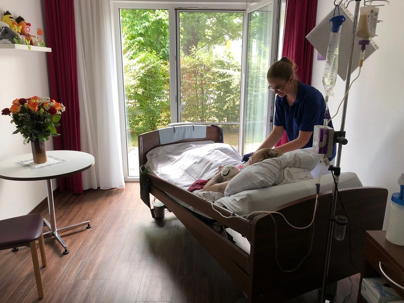 cura seniore GmbH Intensiv- und Beatmungspflege am Universitätsklinikum Dresden – Bild 1