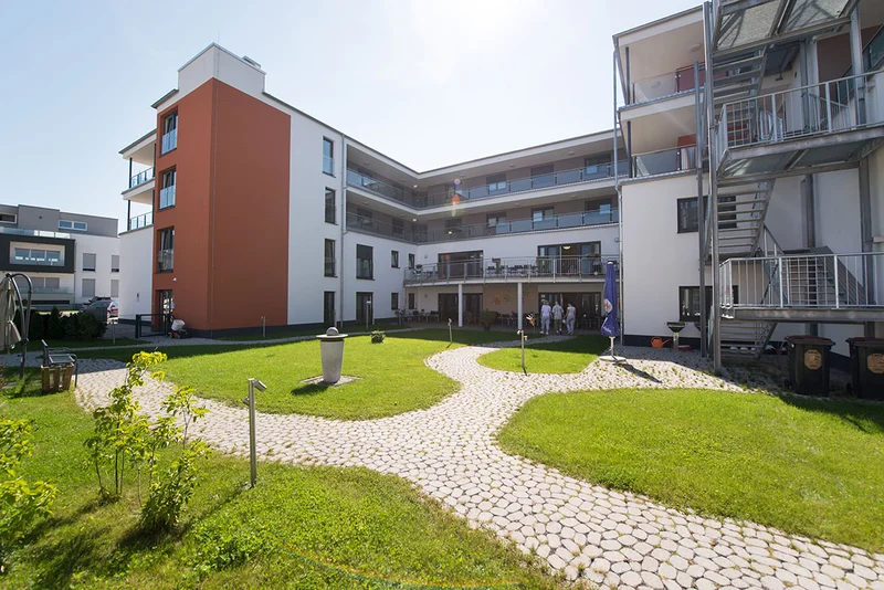 AWO Seniorenwohn- und Pflegezentrum Petersberg – Bild 1