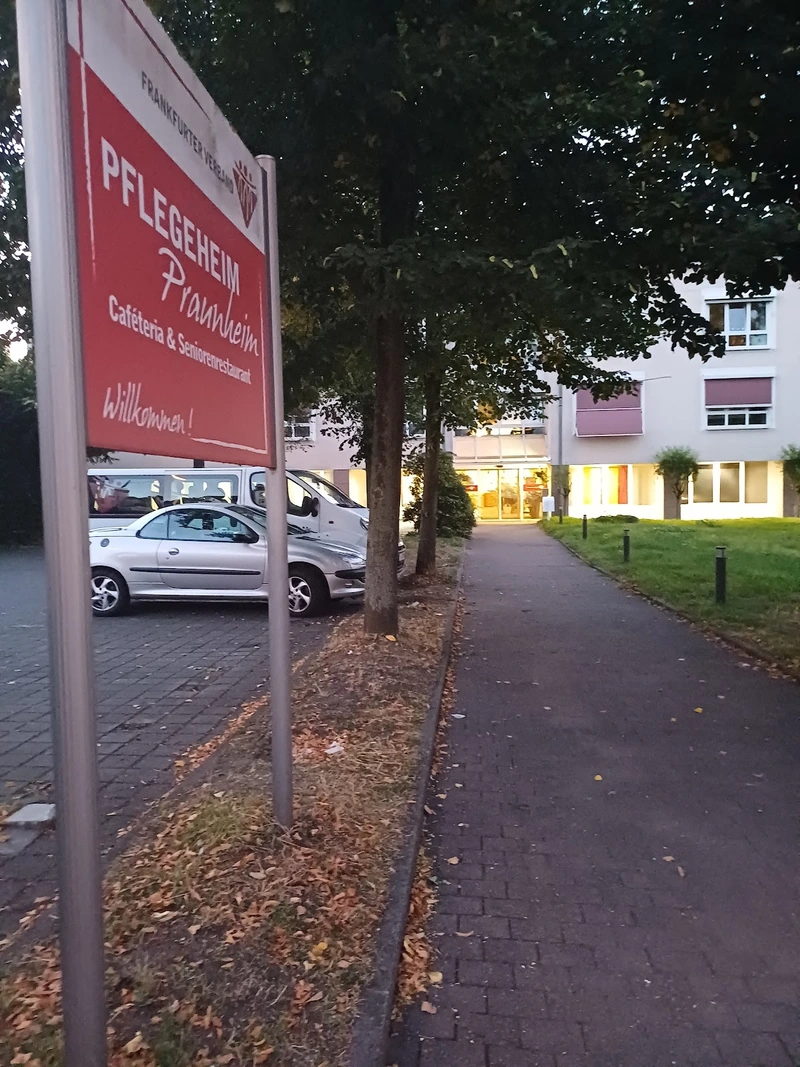 Seniorenwohn - und Pflegehaus - Das Blaue Haus - – Bild 1