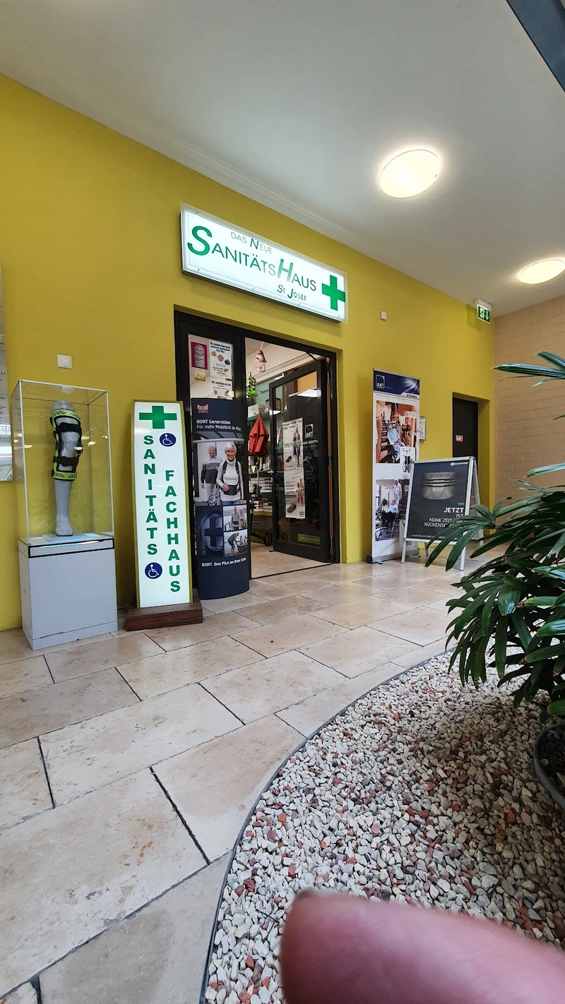 Neue Apotheke mit Neuem Sanitätshaus St. Josef – Bild 1