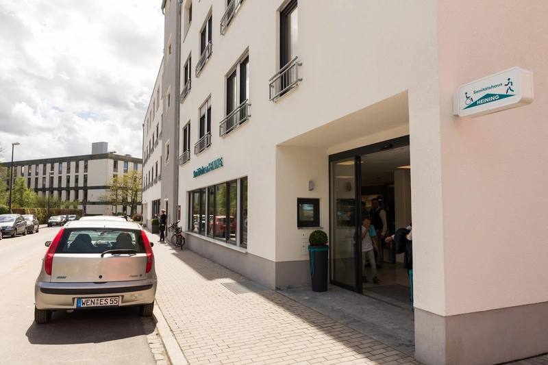 Neue Apotheke mit Neuem Sanitätshaus Neunburg v.W. e.K. – Bild 1