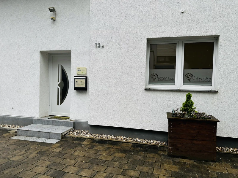 Ambulanter Kinder und Erwachsenen Intensivpflegedienst Intensico – Bild 1