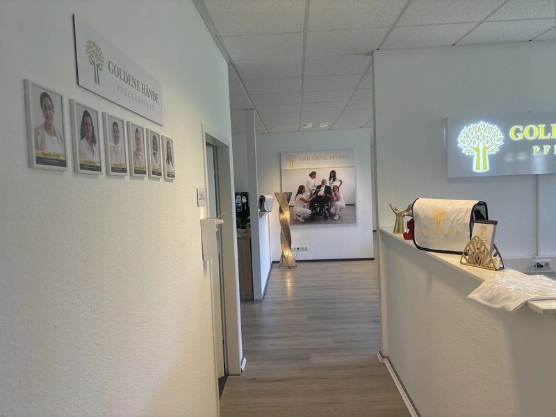 Goldene Hände – Bild 1