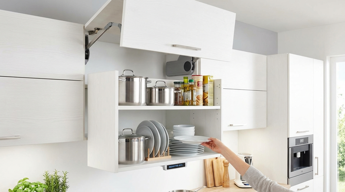 Oberschrank mit Absenksystem auf Augenhöhe
