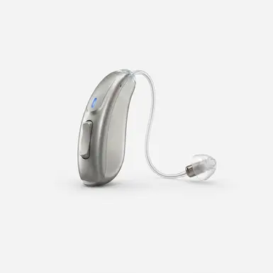 Modernes, sehr kleines RIC-Hörgerät mit feinem Kabel auf weißem Hintergrund