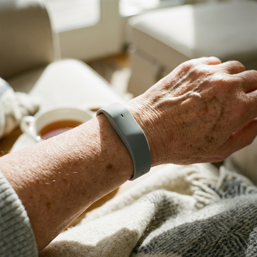 Systeme mit Sturzsensor vergleichen