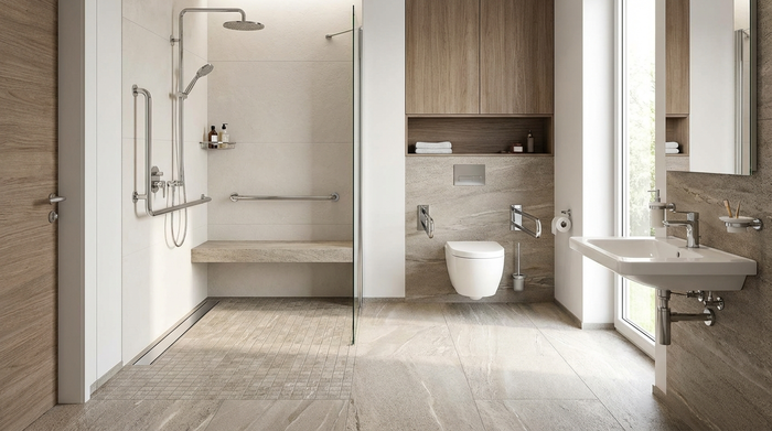Ein modernes, helles und barrierefreies Badezimmer mit einer ebenerdigen Dusche, eleganten Haltegriffen an der Wand und rutschfesten Fliesen. Hochwertige Ausstattung, saubere und sichere Umgebung für Senioren, ohne Text.